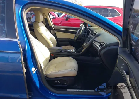 2017 Ford Fusion Hybrid Titanium z USA, uszkodzony, nr VIN 3FA6P0RU1HR360391